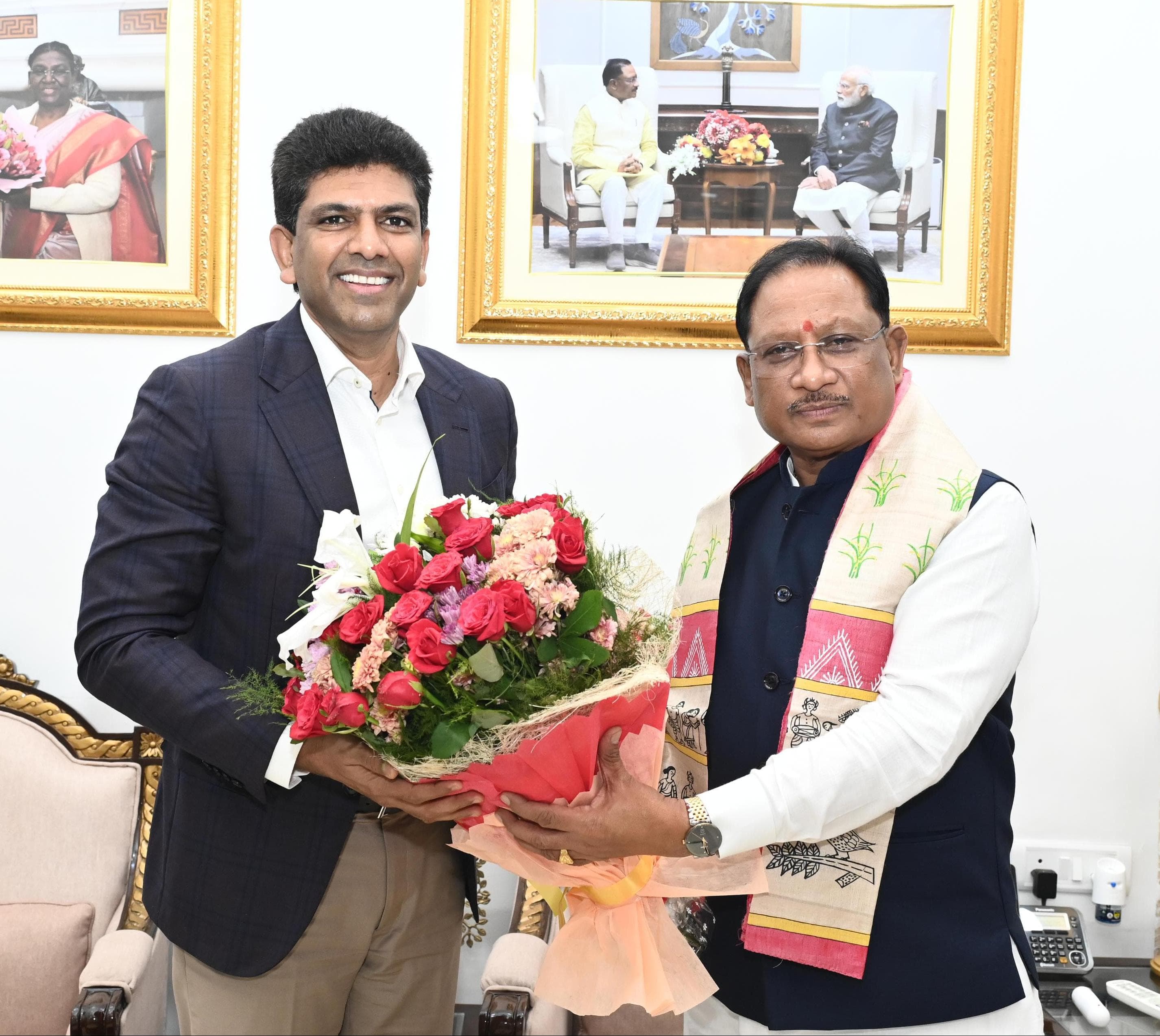 मुख्यमंत्री श्री विष्णु देव साय से केंद्रीय संचार एवं ग्रामीण विकास राज्य मंत्री डॉ. चन्द्रशेखर पेम्मासानी ने की सौजन्य मुलाक़ात