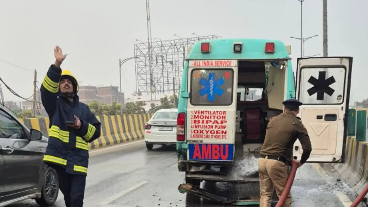 पटना अटल पथ पर एंबुलेंस में आग, मरीज ने कूदकर बचाई जान