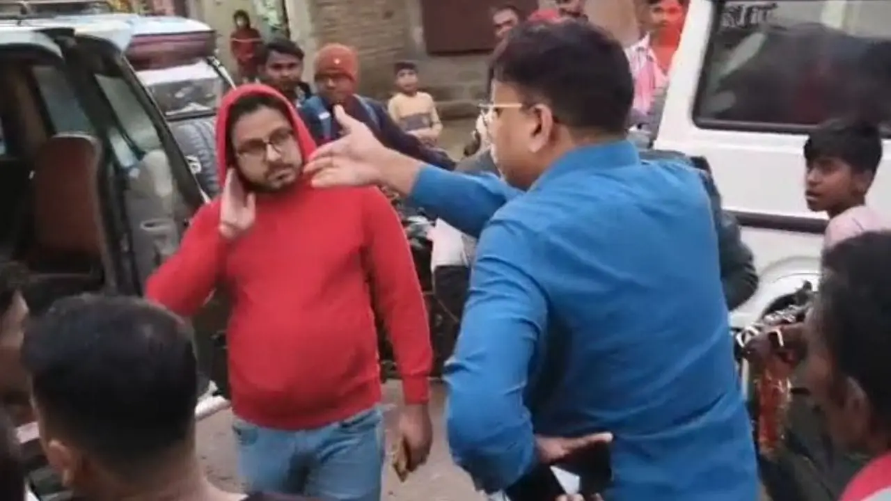 बिहार वैशाली: बीडीओ का युवक पर थप्पड़ों की बौछार, वीडियो वायरल