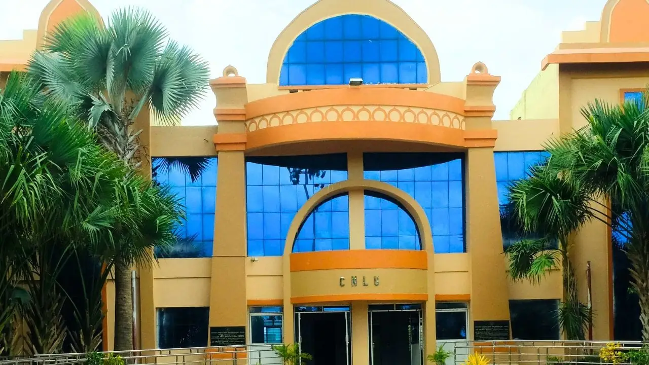 सीएनएलयू हॉस्टल में छात्र का शव लटका मिला, परिवार का दावा- बेटा सुसाइड नहीं कर सकता