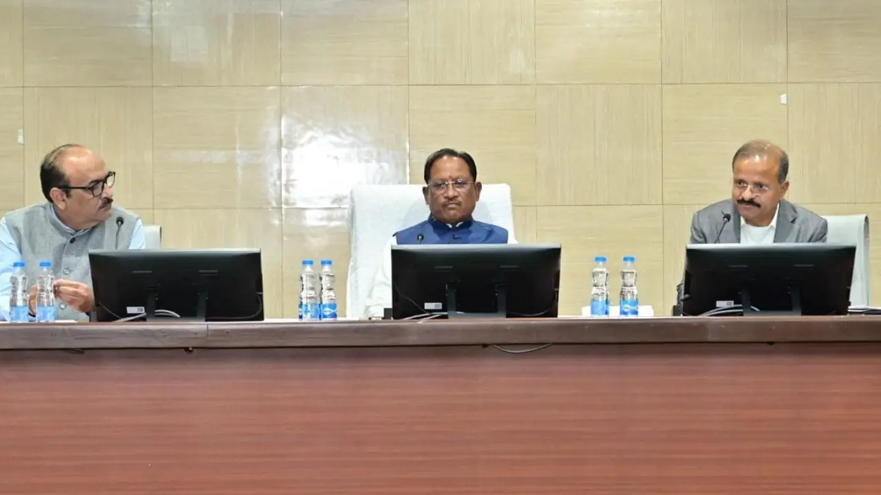 बस्तर के समग्र विकास पर सीएम की उच्चस्तरीय बैठक: नक्सलवाद के खात्मे के साथ विकास की नई गति