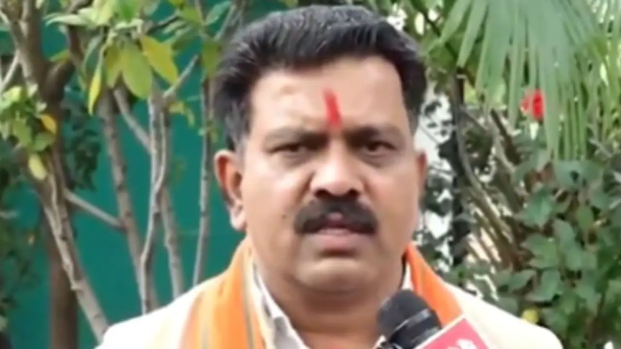 छत्तीसगढ़ नक्सली सरगना देवजी का सरेंडर, तेलंगाना पुलिस के सामने हथियार डाले