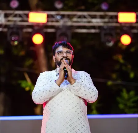 मेल सिंगर्स हाई ऑक्टेव में गाते हैं