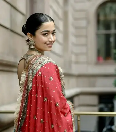 तुम जैसी हो, वैसी ही काफी हो...