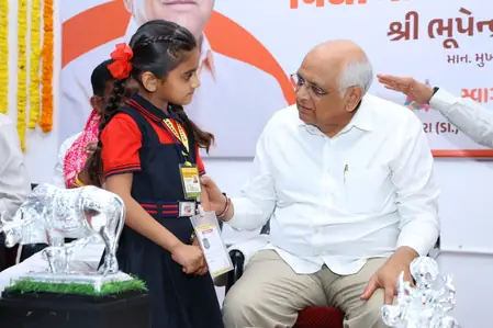 पढ़-लिखकर कलेक्टर बनो,