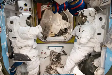 स्पेससूट