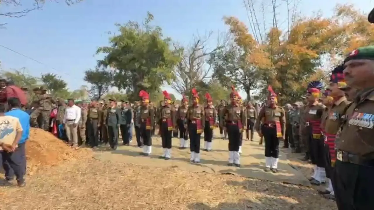 रांची के लाल अजय लकड़ा को गांव ने दी भावुक विदाई