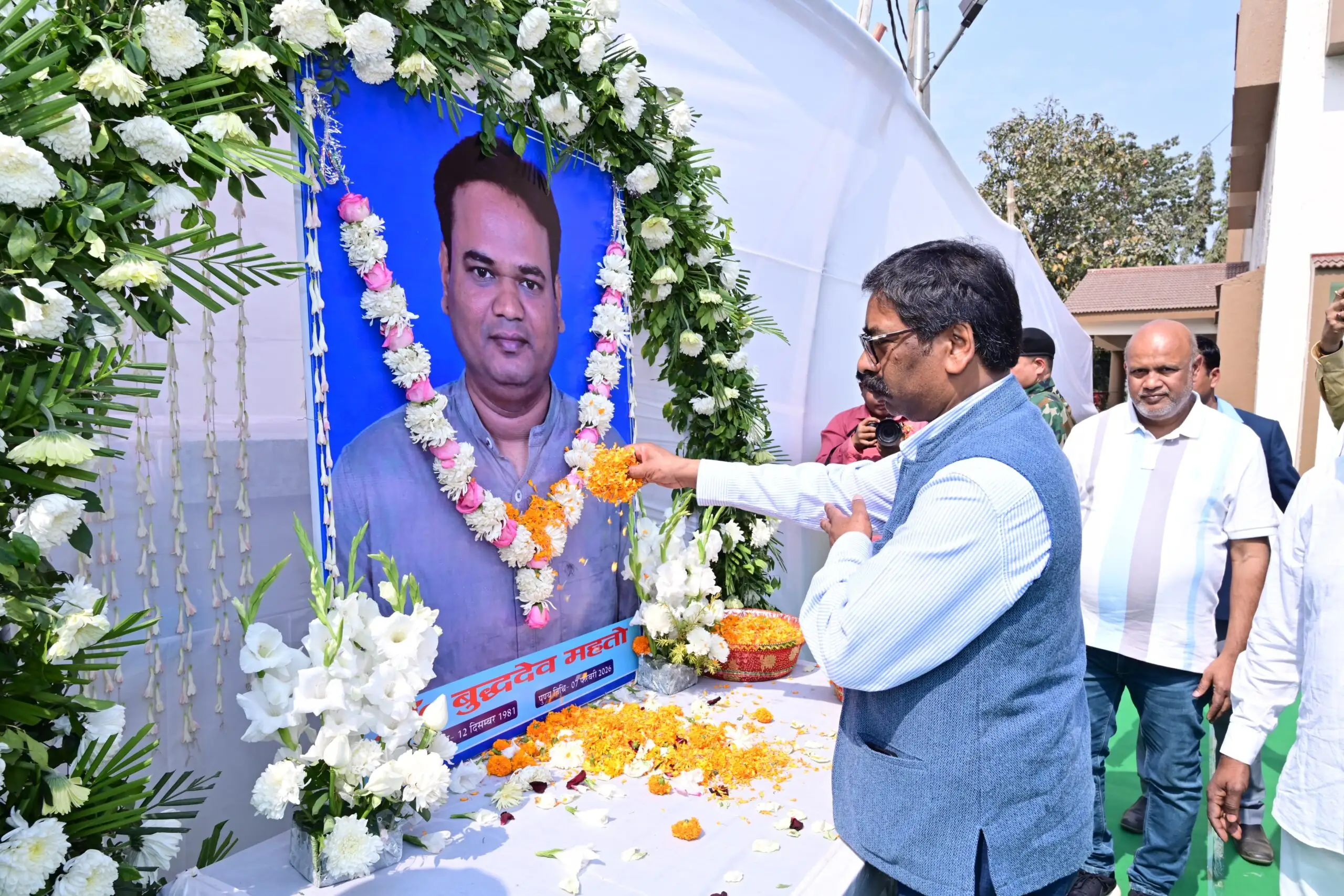 मुख्यमंत्री हेमंत सोरेन ने धनबाद में दिवंगत डॉ. बुद्धदेव महतो को दी भावुक श्रद्धांजलि