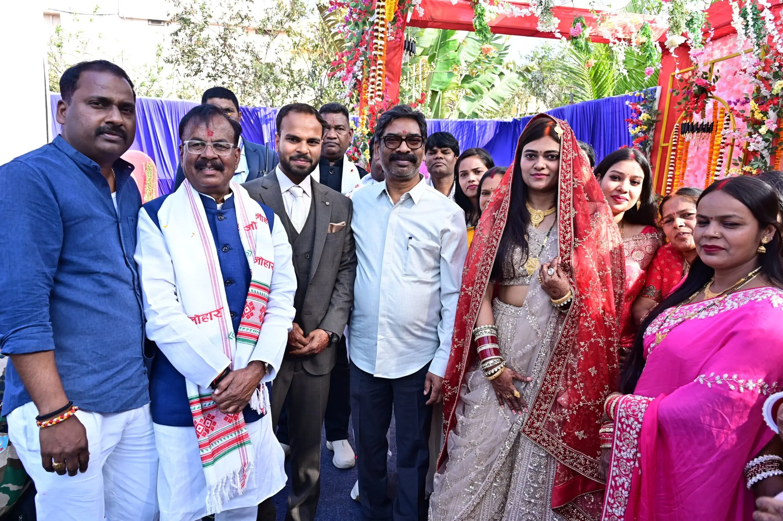 झारखंड सीएम हेमंत सोरेन ने विधायक पासवान के बेटे के विवाह में दी बधाई