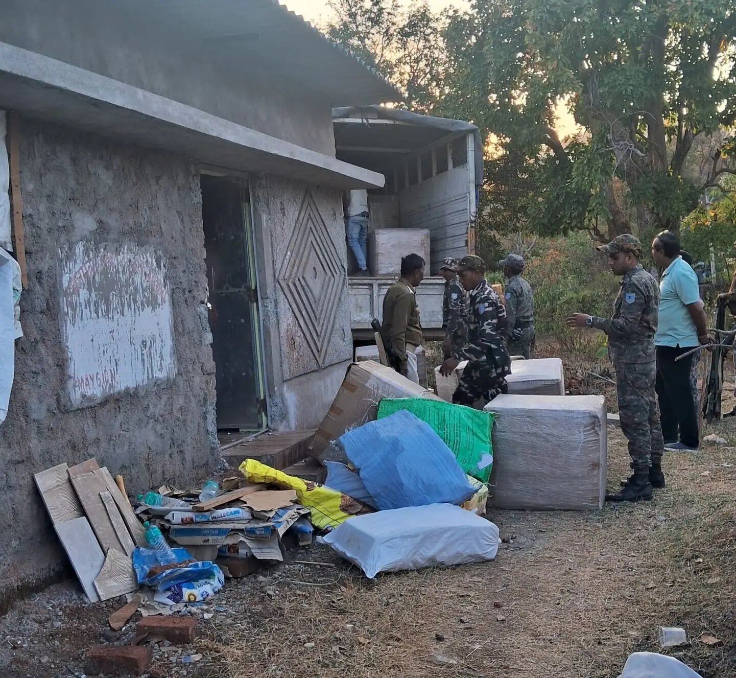 होली से पहले रामगढ़-रांची बॉर्डर पर नकली शराब फैक्ट्री का पर्दाफाश