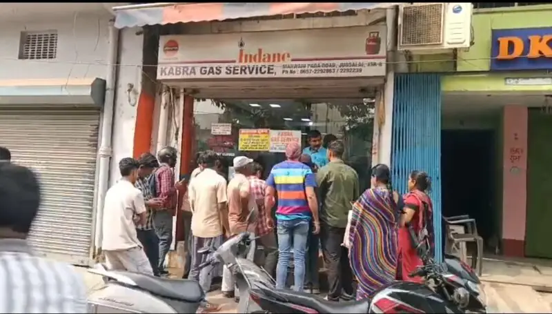 अमेरिका-ईरान तनाव से जमशेदपुर में एलपीजी संकट गहराया