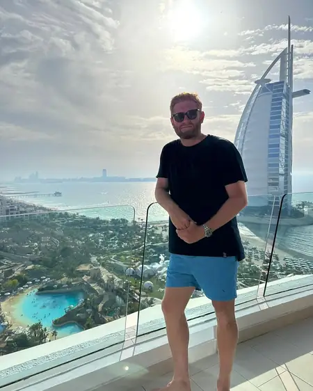 हमें यहां से निकालो,