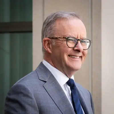 हम विविधताओं का सम्मान करते हैं और एकजुट होते हैं